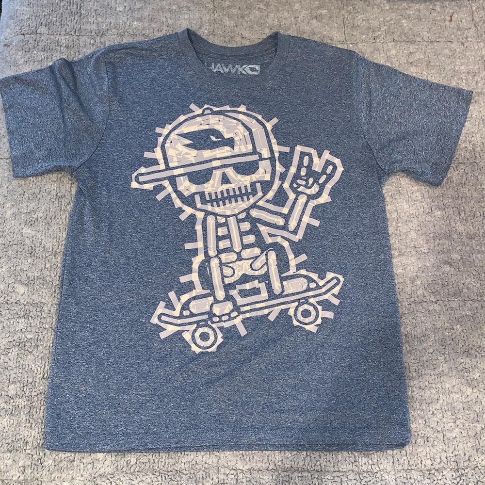 EUC glow in tne dark skateboard skull tee